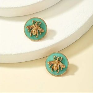 Bloggers Favorite! 18k gold plated golden bee circle post back earrings new NWT